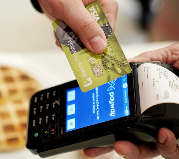 La mayoría de los Argentinos están endeudados y más de la mitad con Tarjetas de Crédito