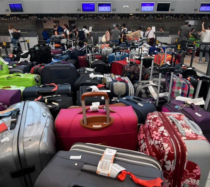 Sorpresivo paro de Maleteros en Aeroparque