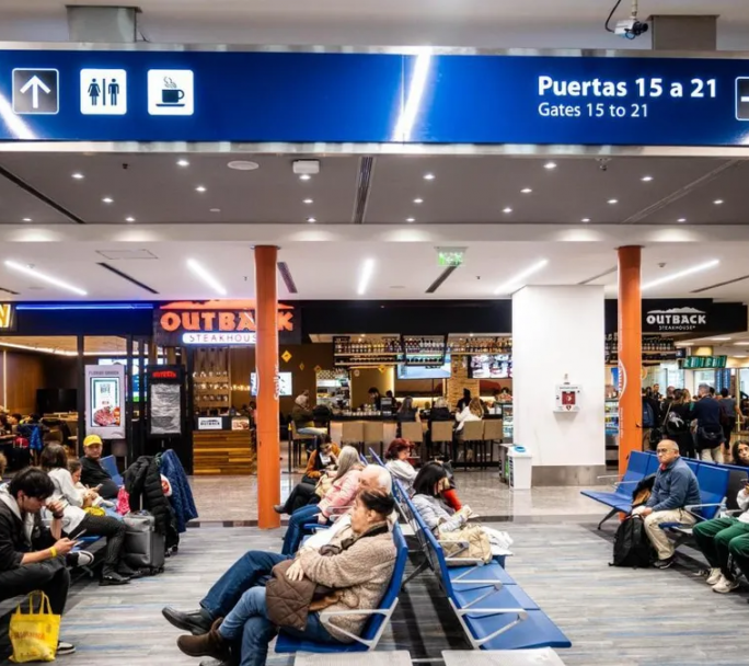 Asambleas de gremios aeronáuticos generan caos y demoras