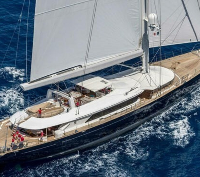 Un muerto y seis desaparecidos tras hundirse un yate británico por tornado