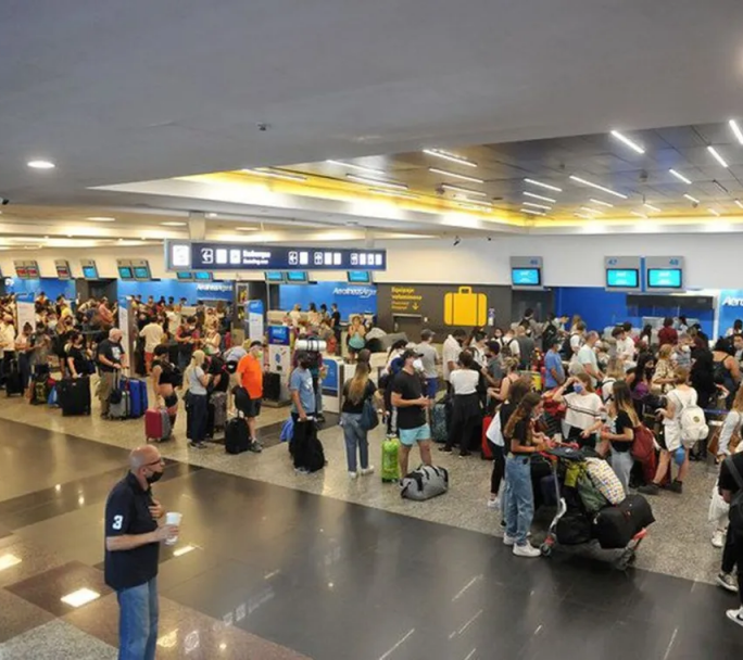 Comienza a normalizarse la operación en Aeroparque tras la medida de fuerza de los gremios