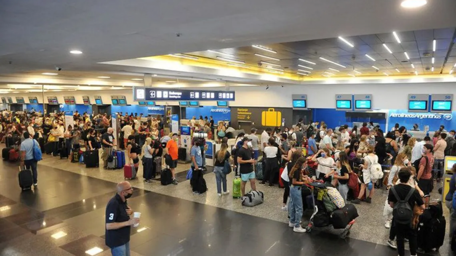 Comienza a normalizarse la operación en Aeroparque tras la medida de fuerza de los gremios