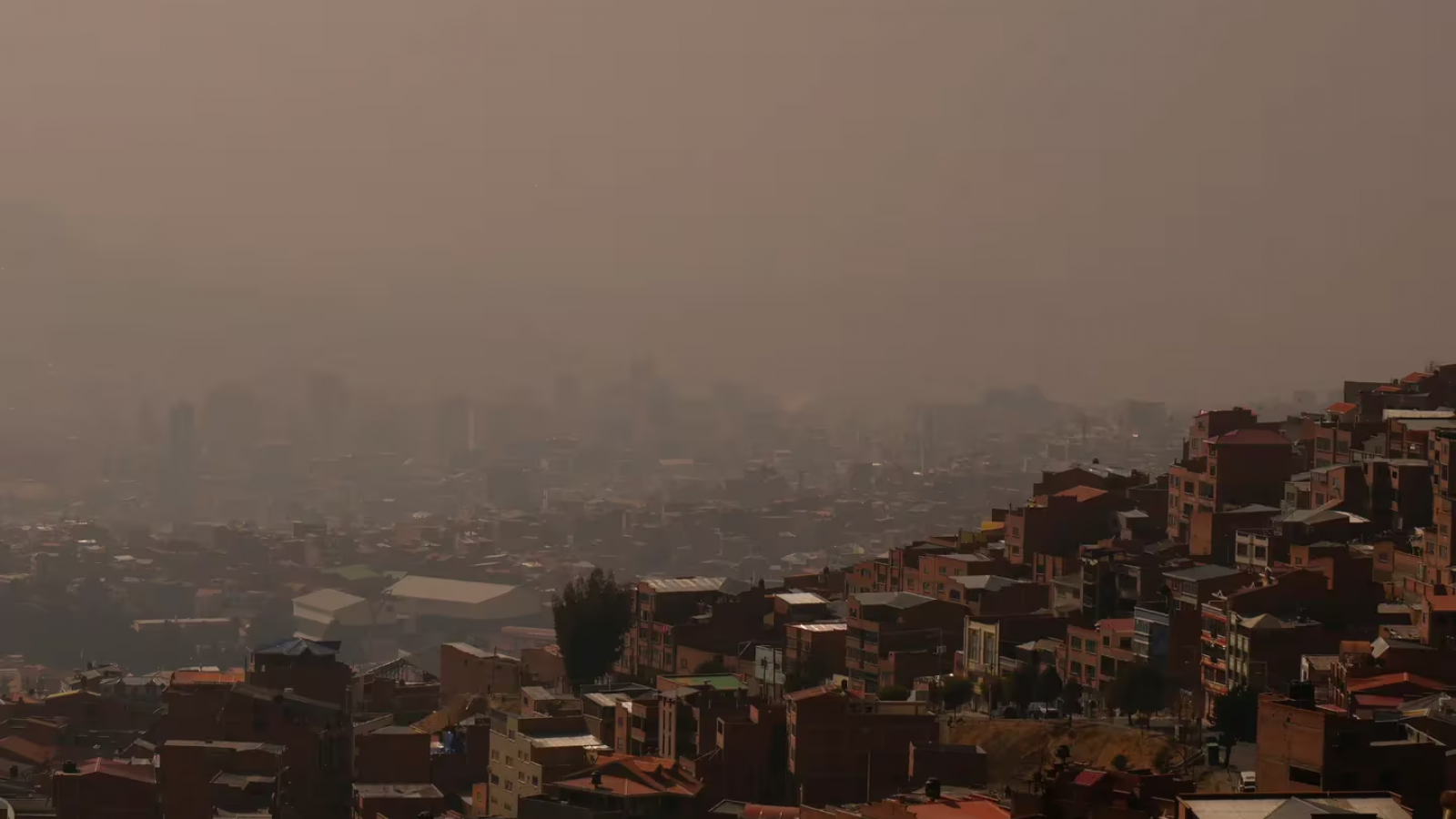 La Capital de Bolivia en peligro por el humo de los incendios forestales