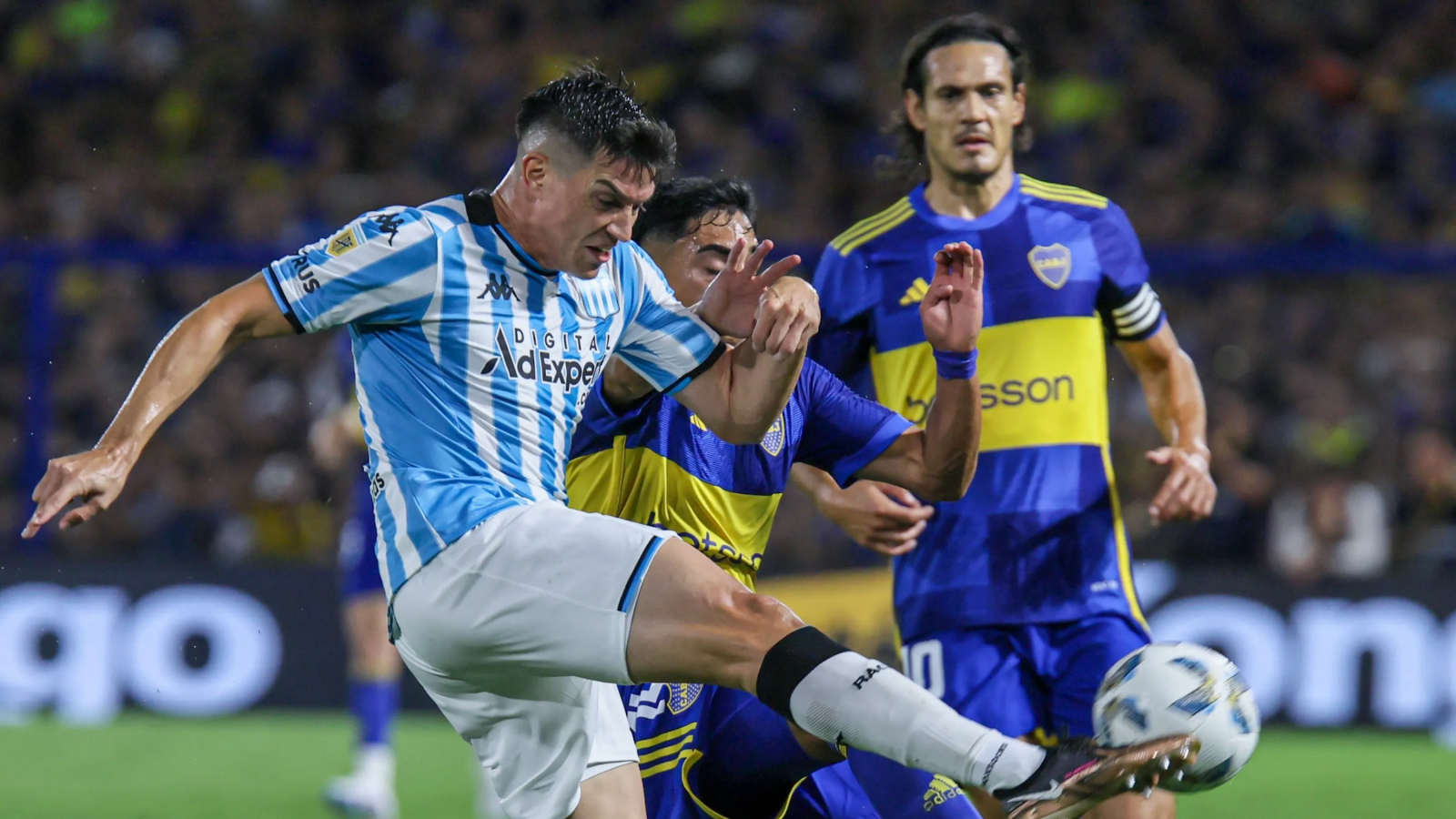Racing le ganó a Boca y queda a seis del líder Vélez