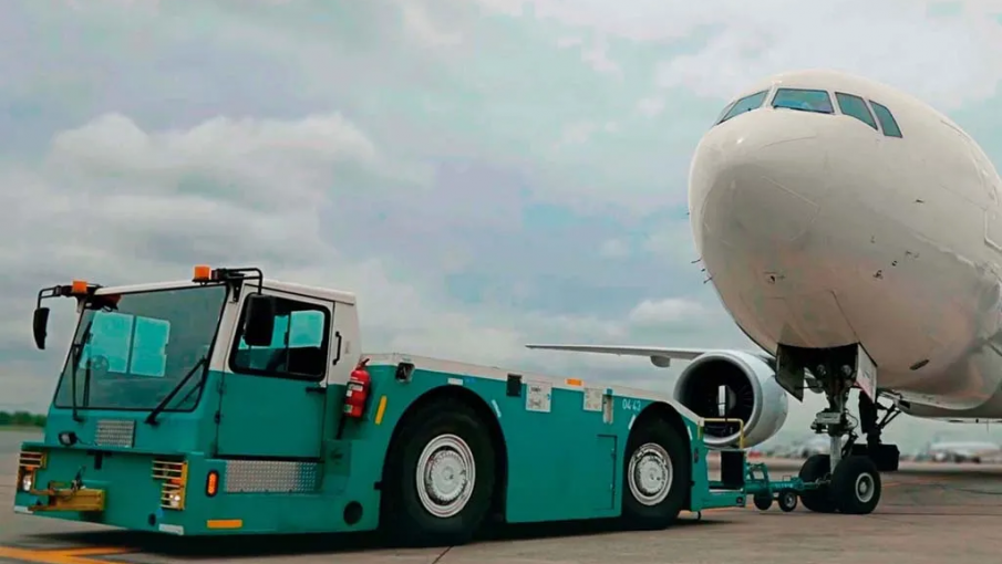 El Gobierno suma condimentos al conflicto aeronáutico y ahora despidió a dos empleados de Intercargo acusándolos de atrasar las operaciones