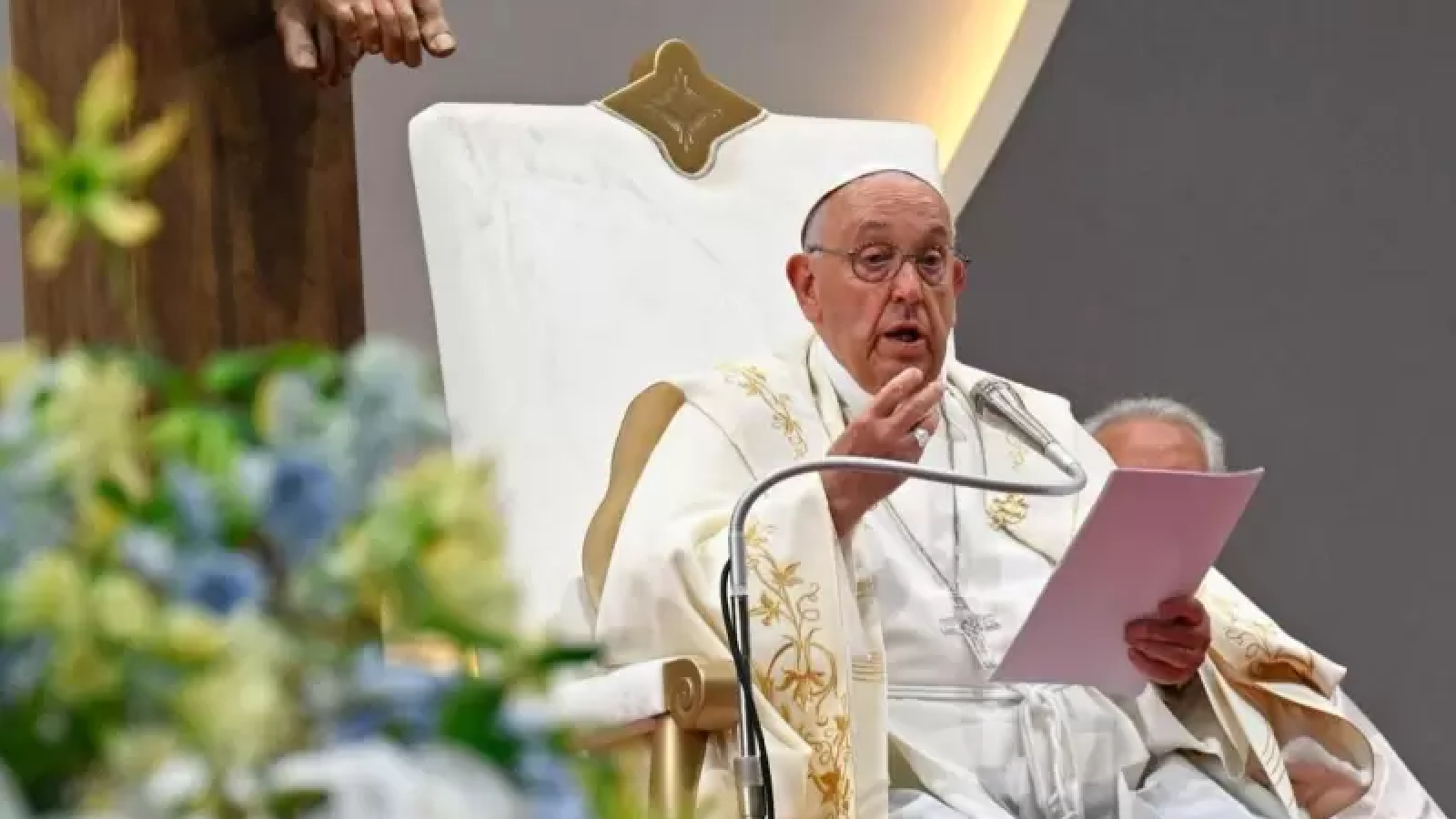 Fuerte crítica del Papa al Gobierno: "En vez de pagar la justicia social pagó el gas pimienta, le convenía"