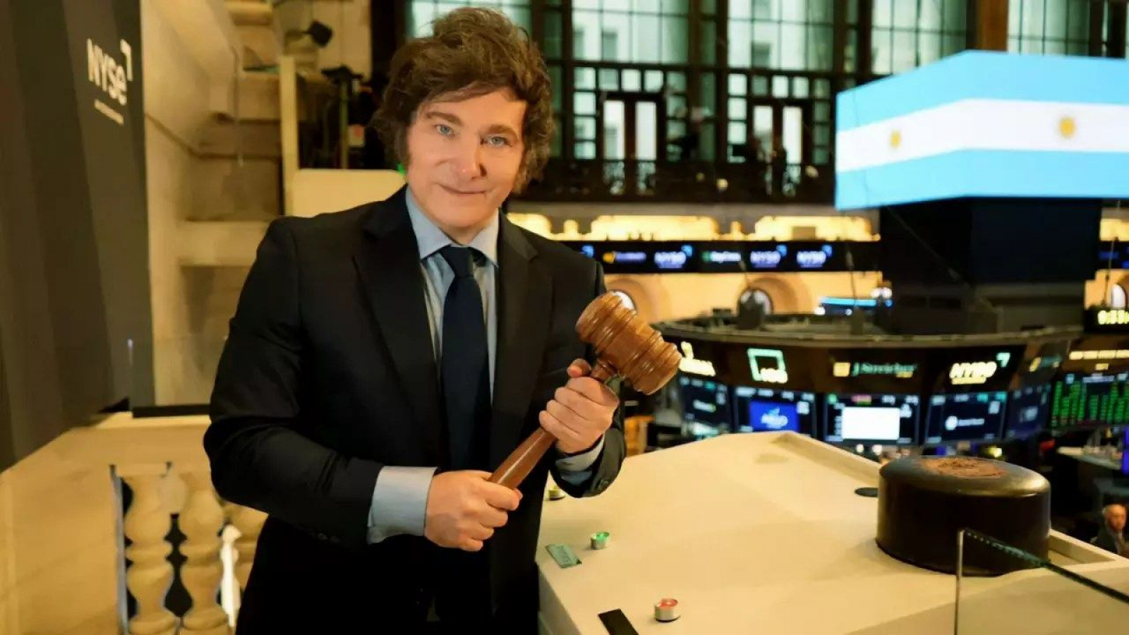 A traves de un decreto Milei disuelve el Instituto Argentino del Transporte