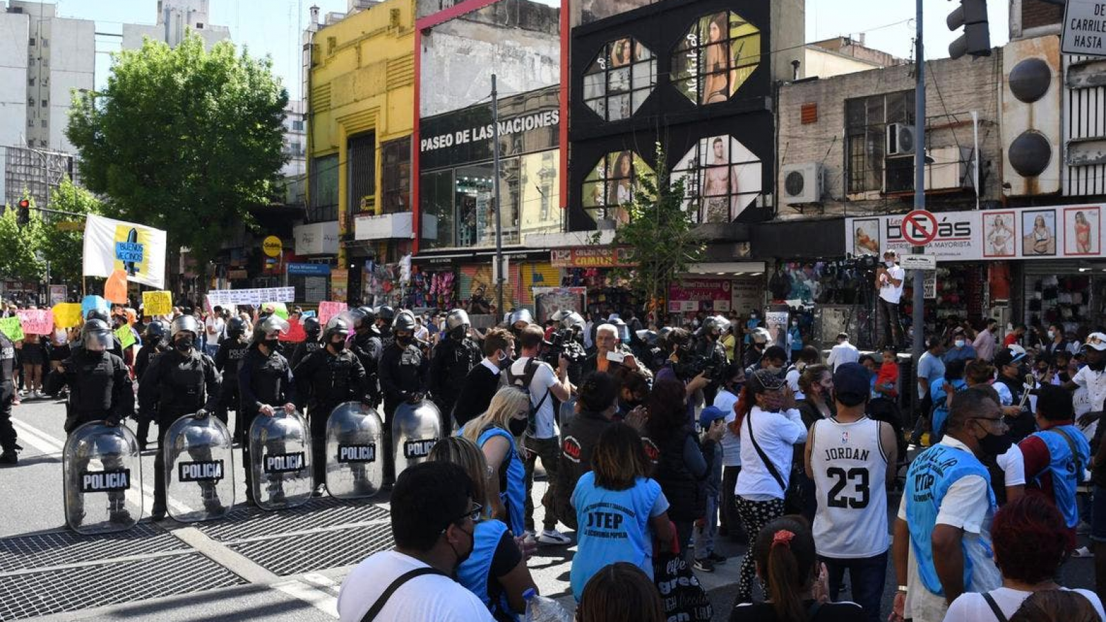 Operativo de la Polícia de la Ciudad para desalojar manteros en Once