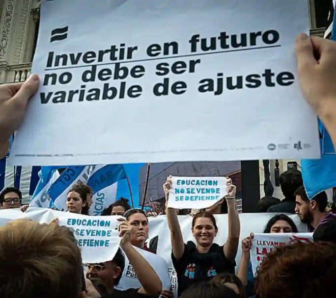 El Gobierno impulsó por decreto un aumento de 6,8% para los Docentes Universitarios