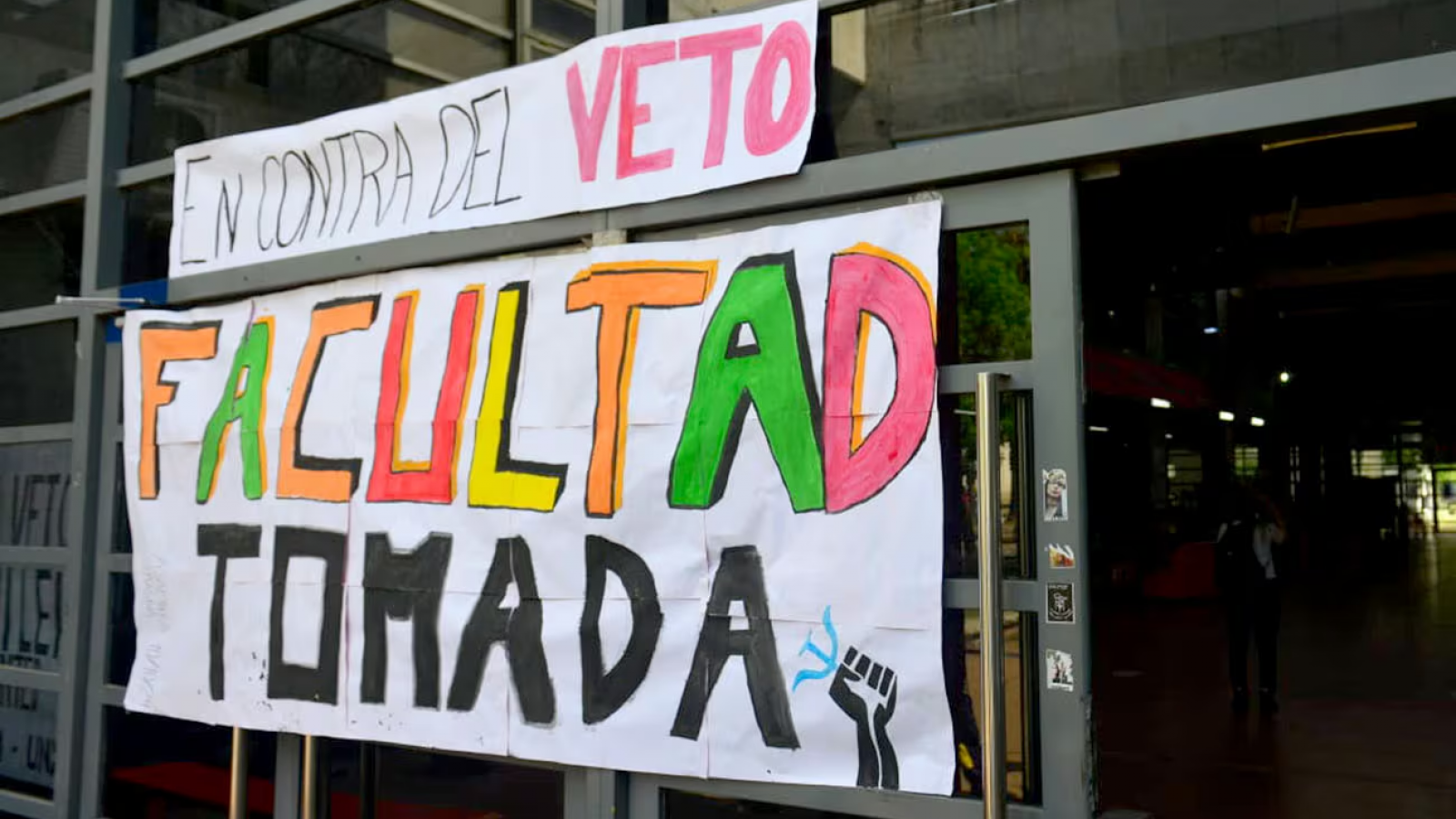 Universitarios debaten en asambleas la continuidad del plan de lucha