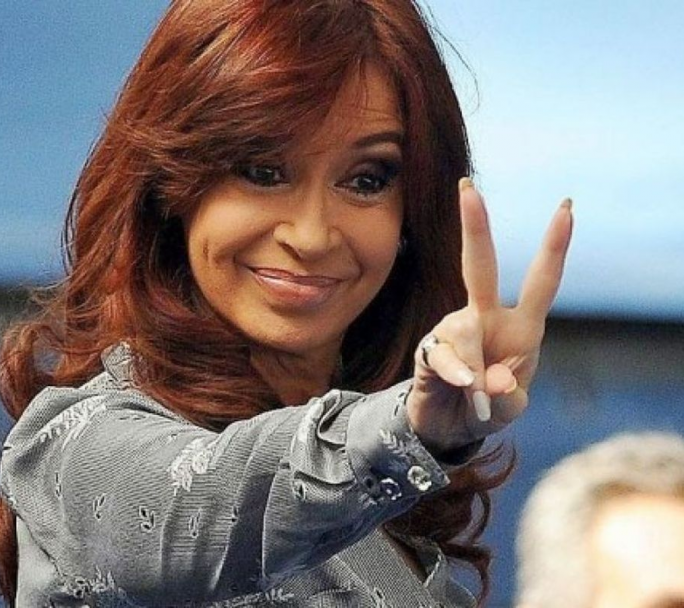 Cristina apunto contra Caputo y Gobernadores Peronistas