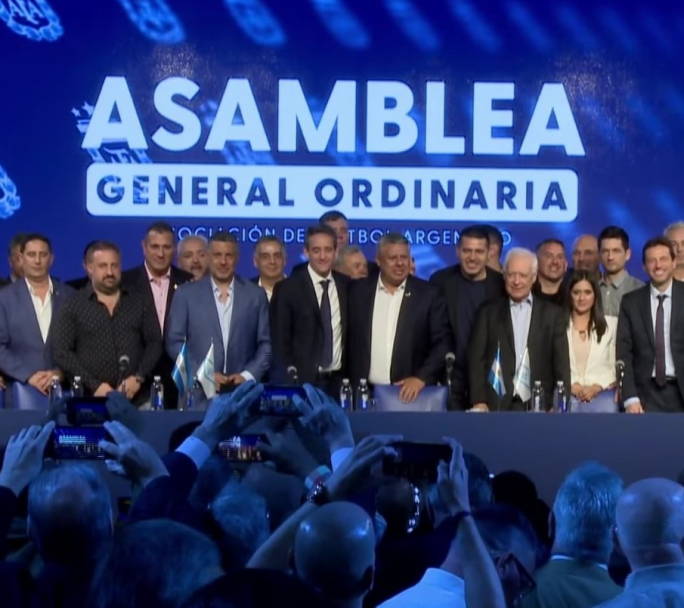 Por unanimidad los delegados eligieron a Chiqui Tapia Presidente de AFA