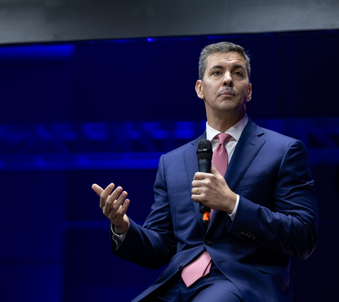 Expuso en el Coloquio de Idea, Santiago Peña Presidente de Paraguay