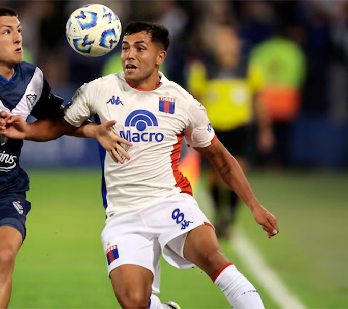 Agónicamente ganó Vélez y se mantiene al tope en la Liga Profesional