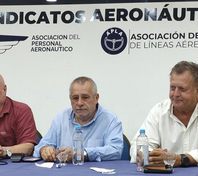 Aerolíneas Argentinas y gremios aeronáuticos firmaron un preacuerdo tras reuniones maratónicas