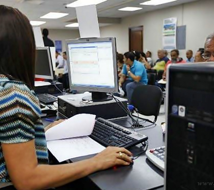 Por decreto oficializaron un aumento a los trabajadores del Estado