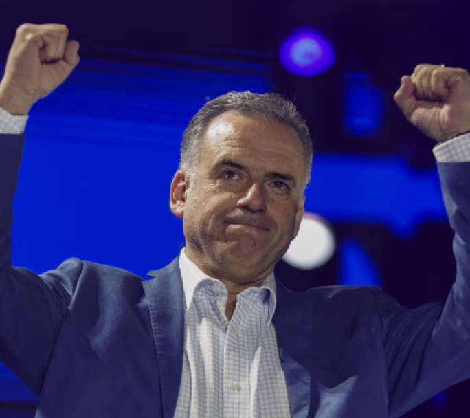 Uruguay ya tiene nuevo Presidente, Yamandu Orsi se impuso en el balotaje