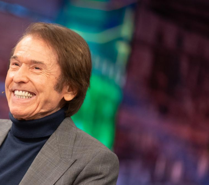 Fue internado de urgencia en Madrid el cantante Raphael a sus 81 años