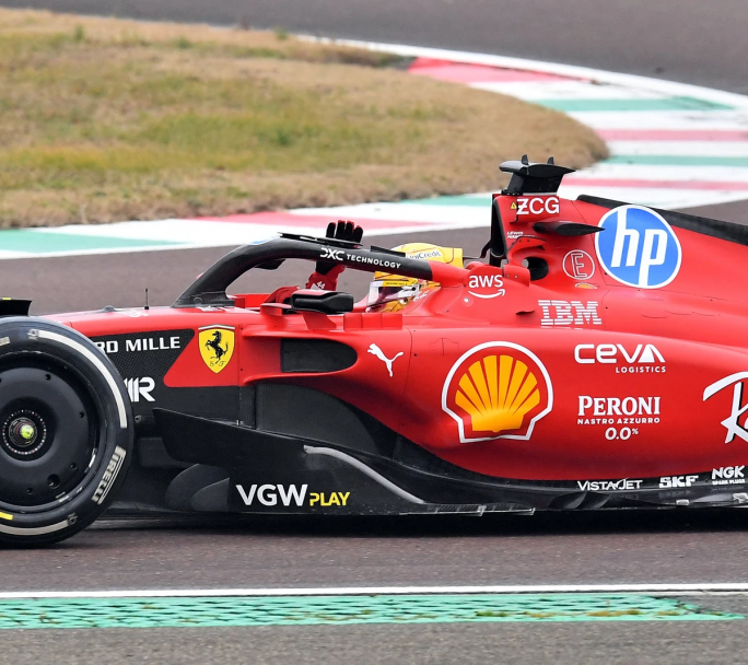 Lewis Hamilton prueba la Ferrari en Fiorano y enloquece a los fanáticos
