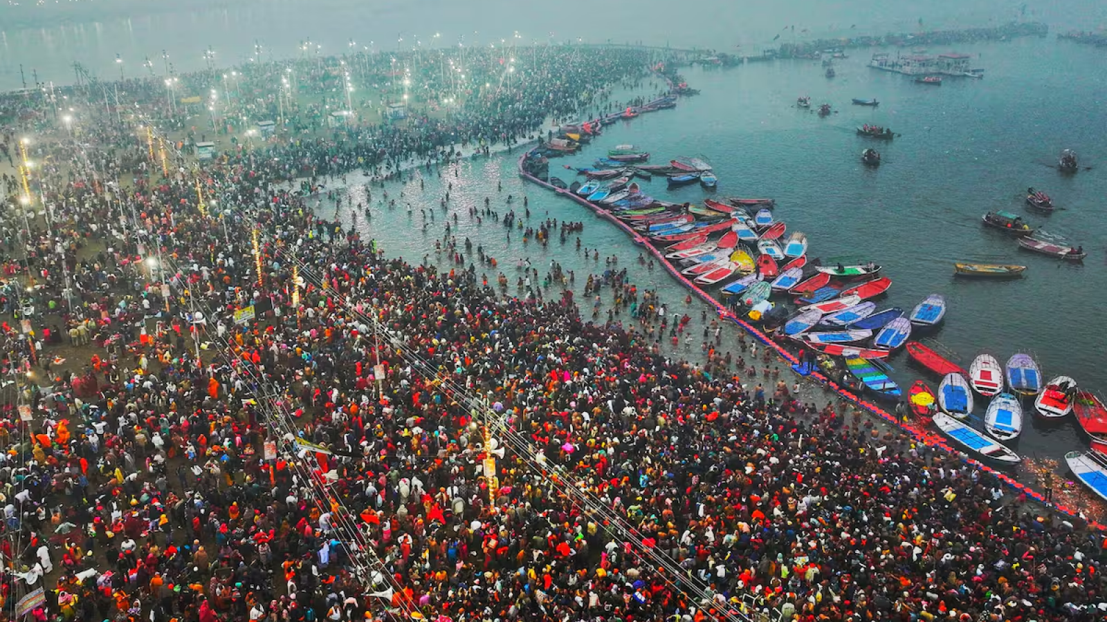 Hay al menos 30 muertos por una estampida en un festival religioso en la India