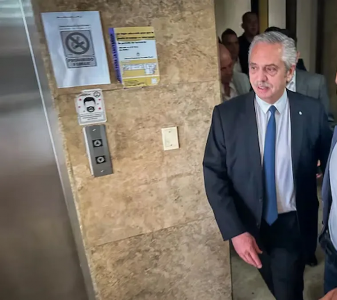 Alberto Fernández se presentó en Comodoro Py y presto declaración indagatoria