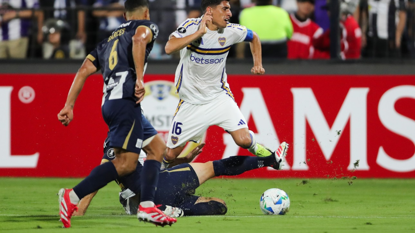 Boca perdió en Perú con Alianza Lima por 1 a 0 y define en la Bombonera