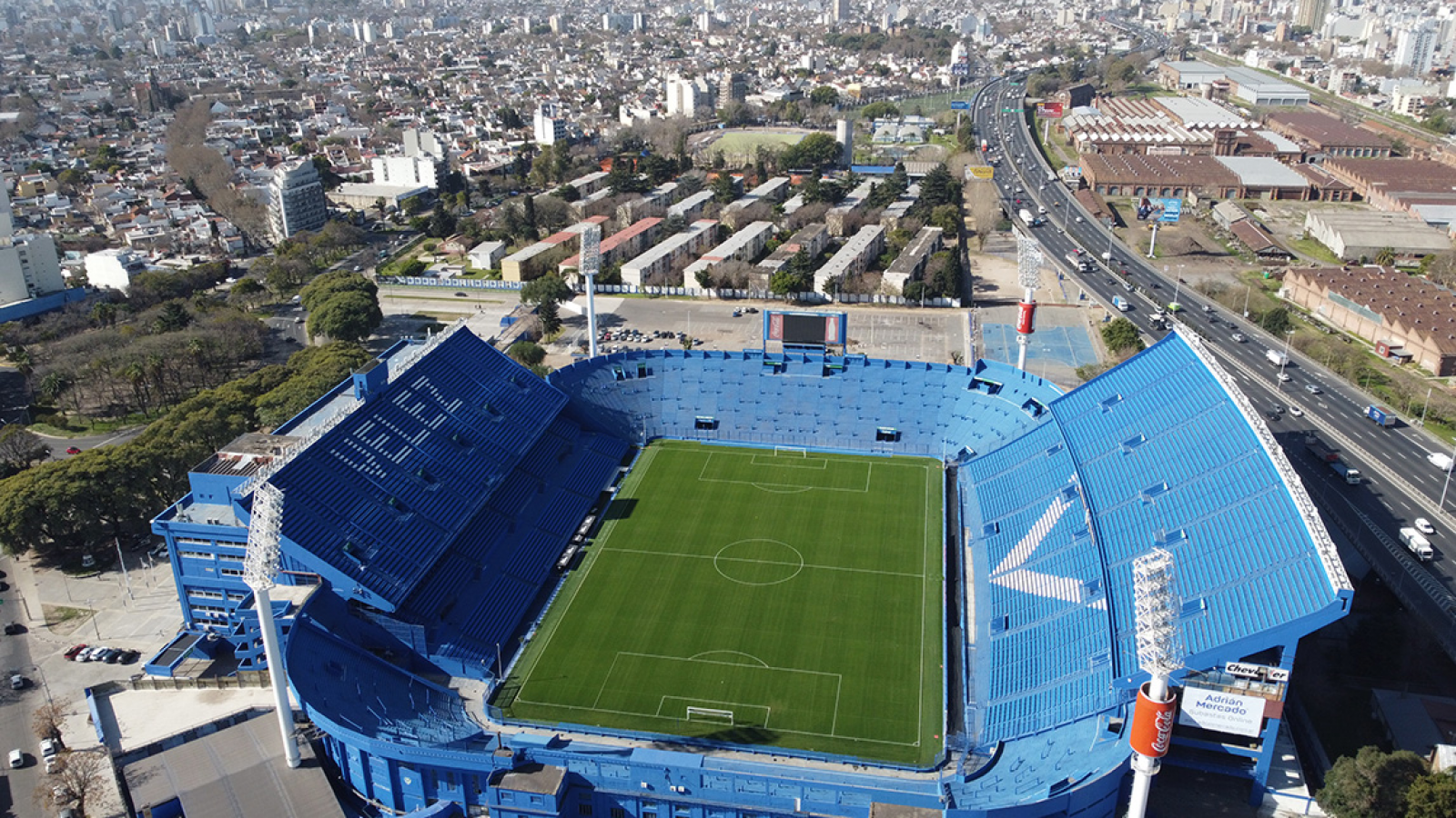El campeón actual Velez, visita a Lanús para revertir la mala racha