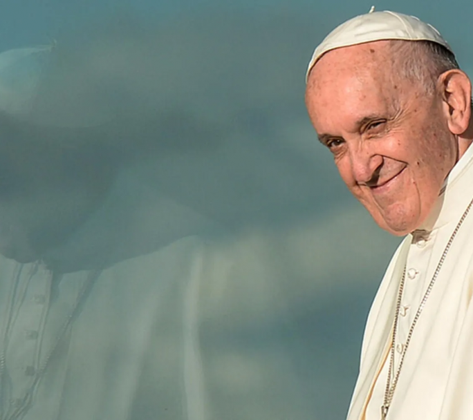 El Papa Francisco paso una buena noche, pero sigue en estado crítico