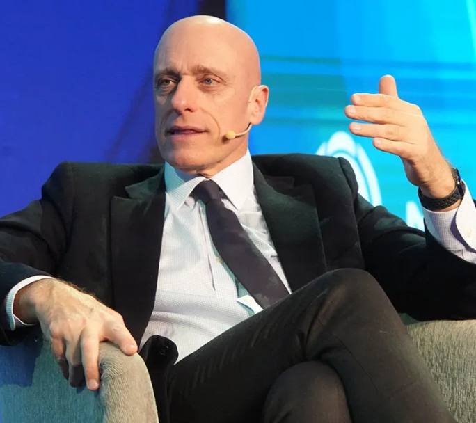 Un Diputado pidió explicaciones sobre una mujer que ingreso con muchas valijas y evito la Aduana