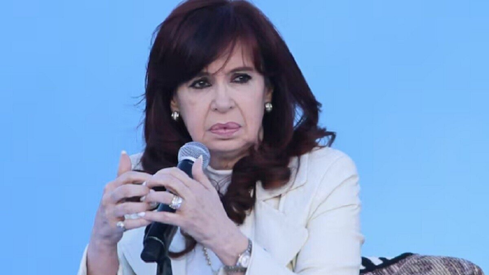 La crítica de Cristina a Milei por no viajar a Bahía Blanca