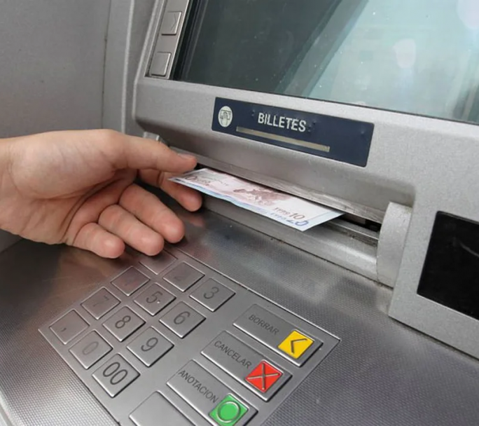 Usar el Cajero para sacar plata mucho mas caro