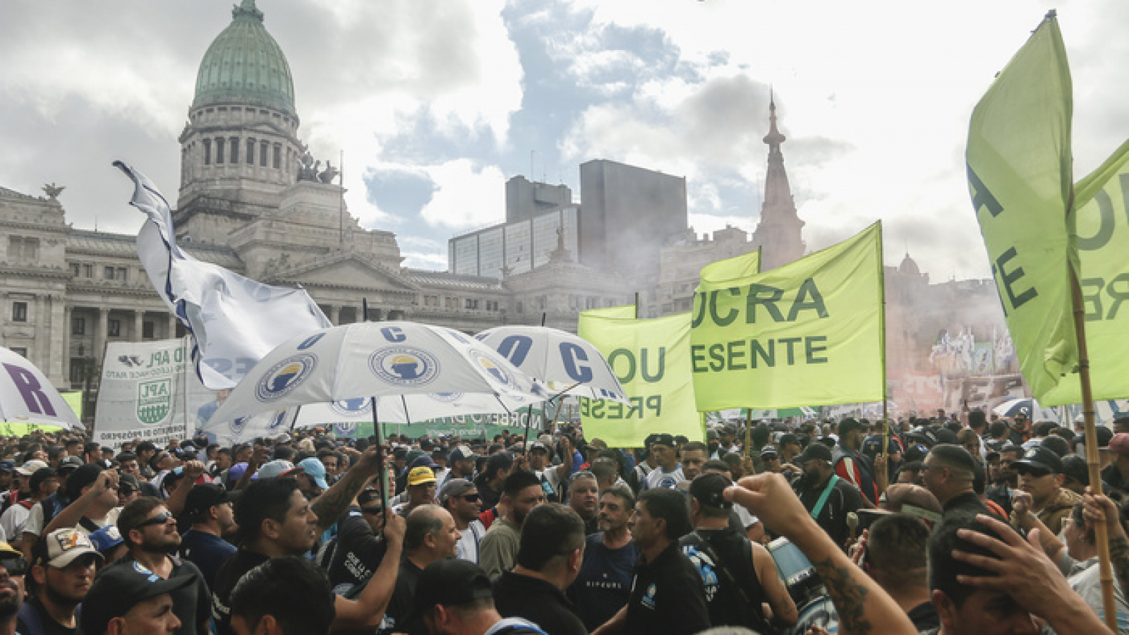 Marcha de jubilados: con gremios de la CGT se movilizaron al Congreso en la previa del paro general