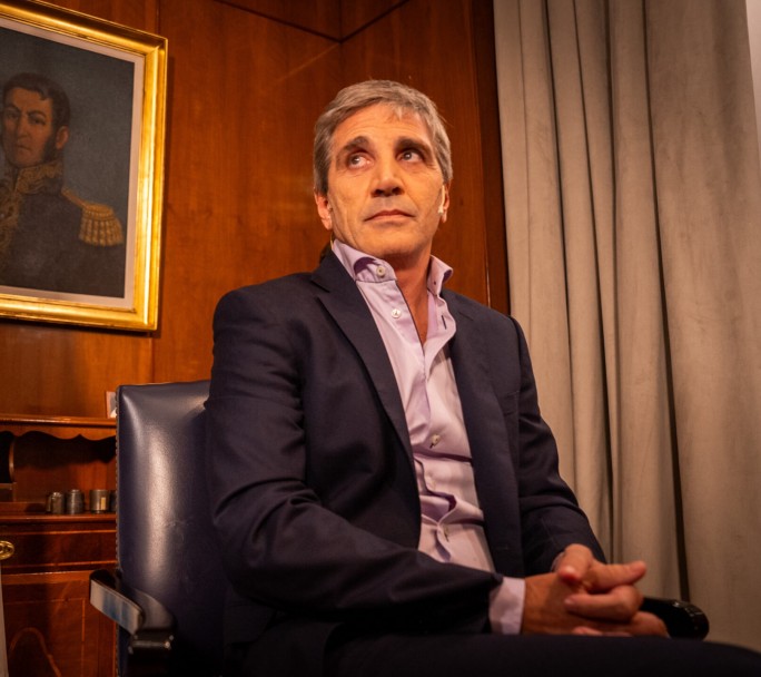 Luis Caputo exigió disculpas a quienes hablaban de devaluación