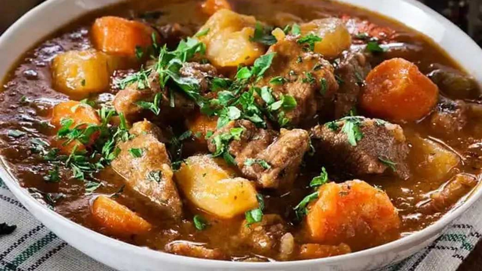 El pueblito rural a una hora de CABA que organiza la fiesta del Guiso de Cordero