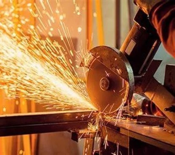 Fábricas Argentinas: un presente con máquinas paradas y la amenaza de los productos de afuera