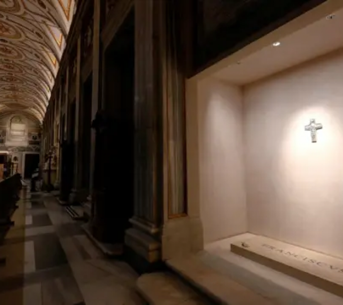 Concluidos los nueve dias de luto oficial el mudo catolico espera tener un nuevo Papa esta semana