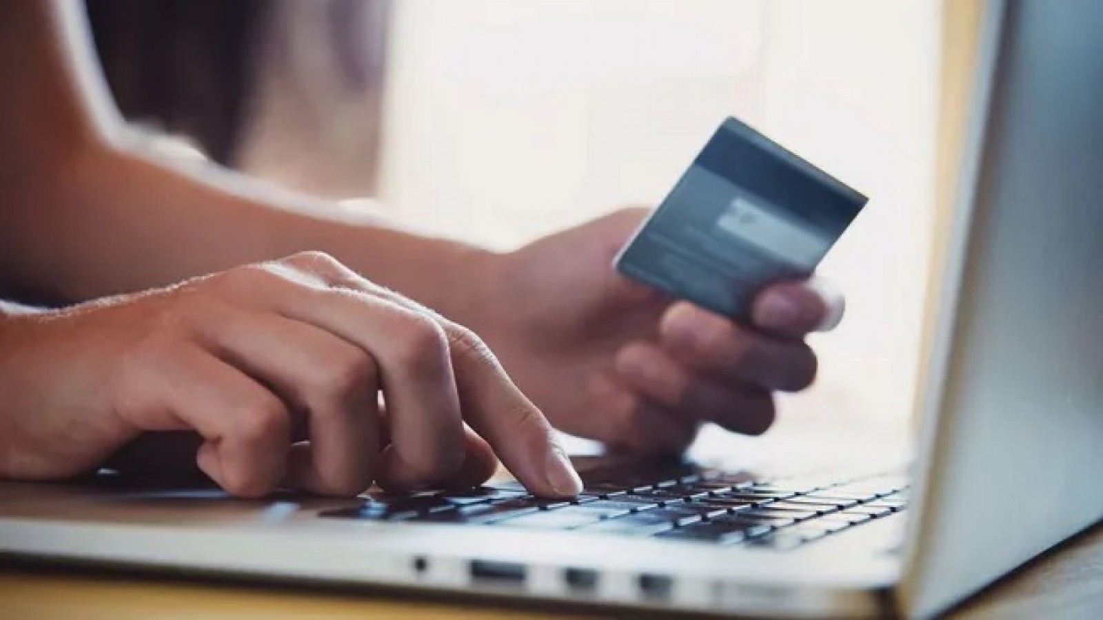 El auge del e-commerce no compensa la caída del consumo offline, advierten especialistas