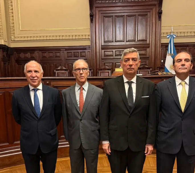 El Gobierno envia al Senado la ampliación de la Corte