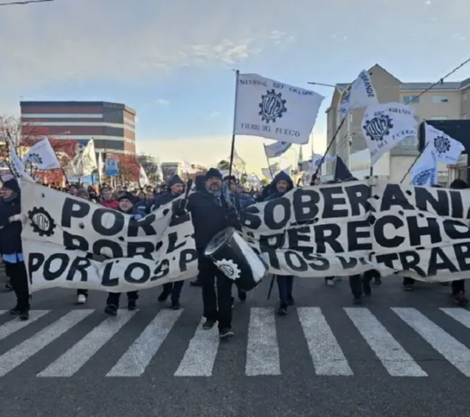 Tierra del Fuego  contesta con un paro total a la baja de aranceles