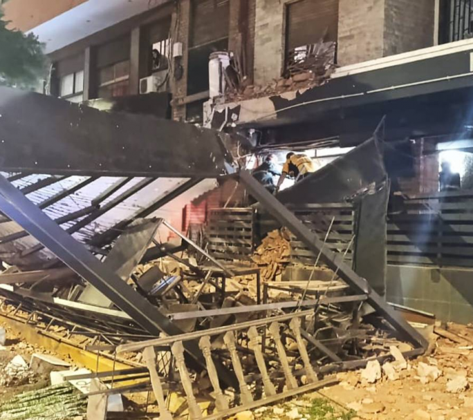 Grave accidente al colapsar el techo de un Bar en Córdoba