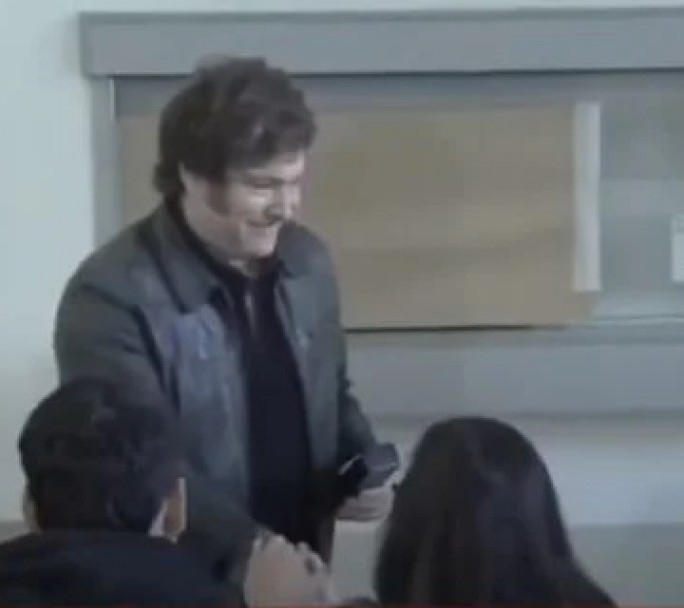 Milei: un fiscal se negó a saludarlo y polémicas declaraciones contra Mauricio Macri