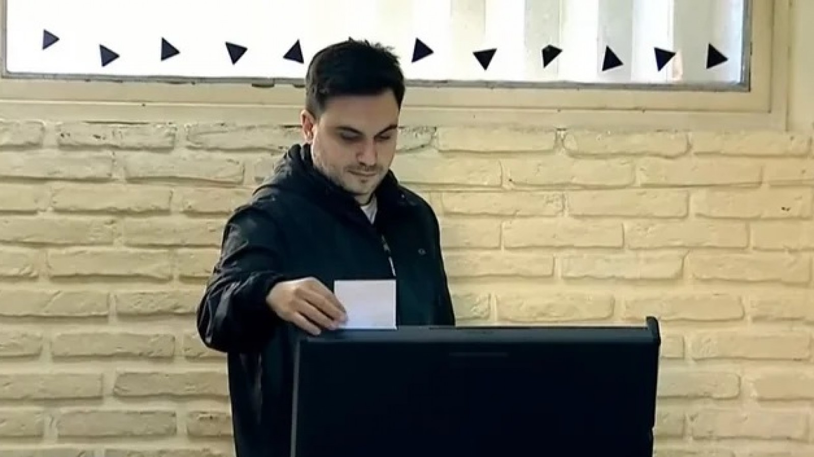 Ramiro Marra: "La democracia se disfruta votando y sin estructuras, con compromiso"