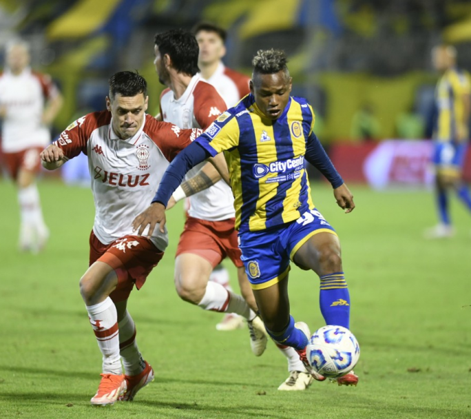 En el primer cruce por semifinal Huracan le ganó a Central en Rosario