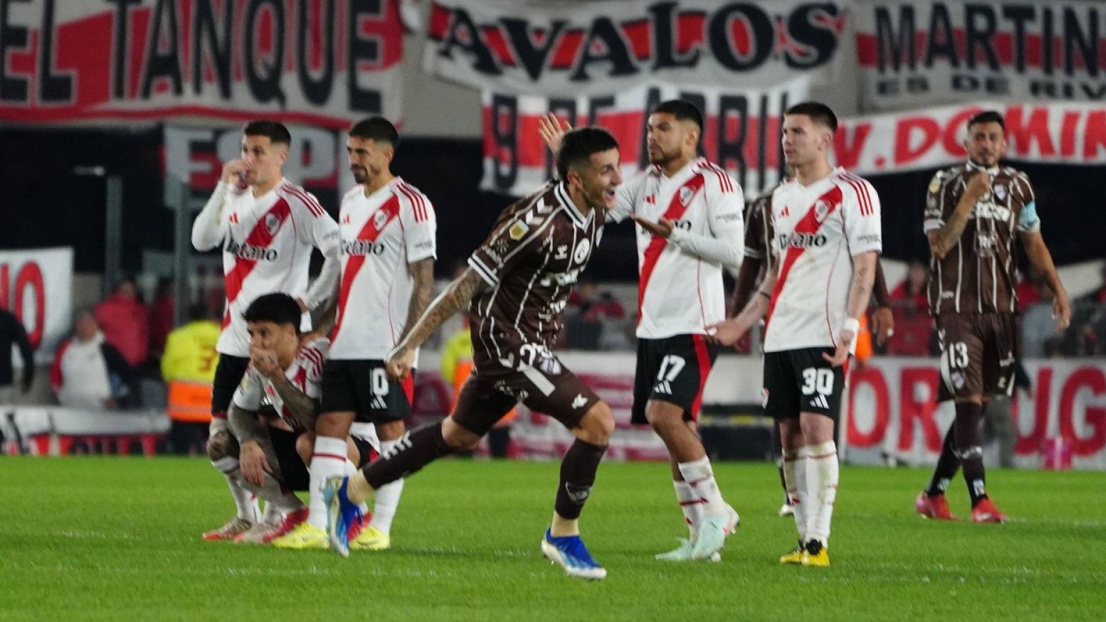 Se dio la lógica de los visitantes, Platense le ganó por penales a River