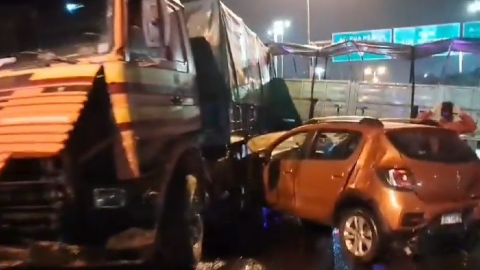 Caos en General Paz: Choque de camión y dos autos deja tres heridos y congestiona la autopista