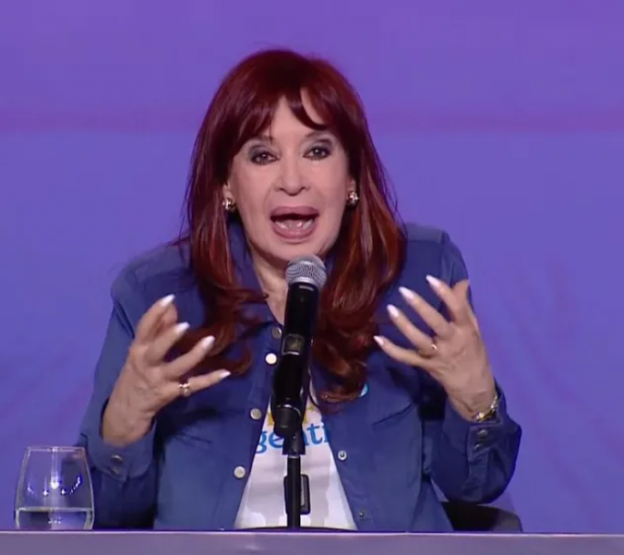 Reapareció Cristina en un acto con fuertes críticas al gobierno de Javier Milei