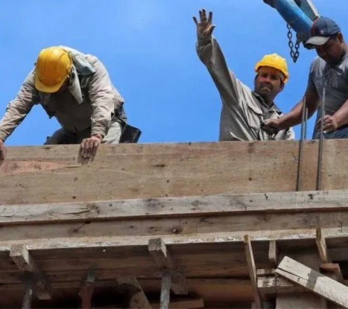 El "parate" de la construcción golpea al 70% de las empresas, pero emerge un atisbo de esperanza