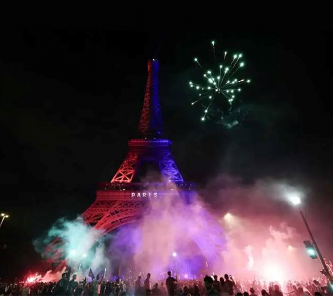 2 muertos y más de cien heridos en los festejos del PSG en Paris