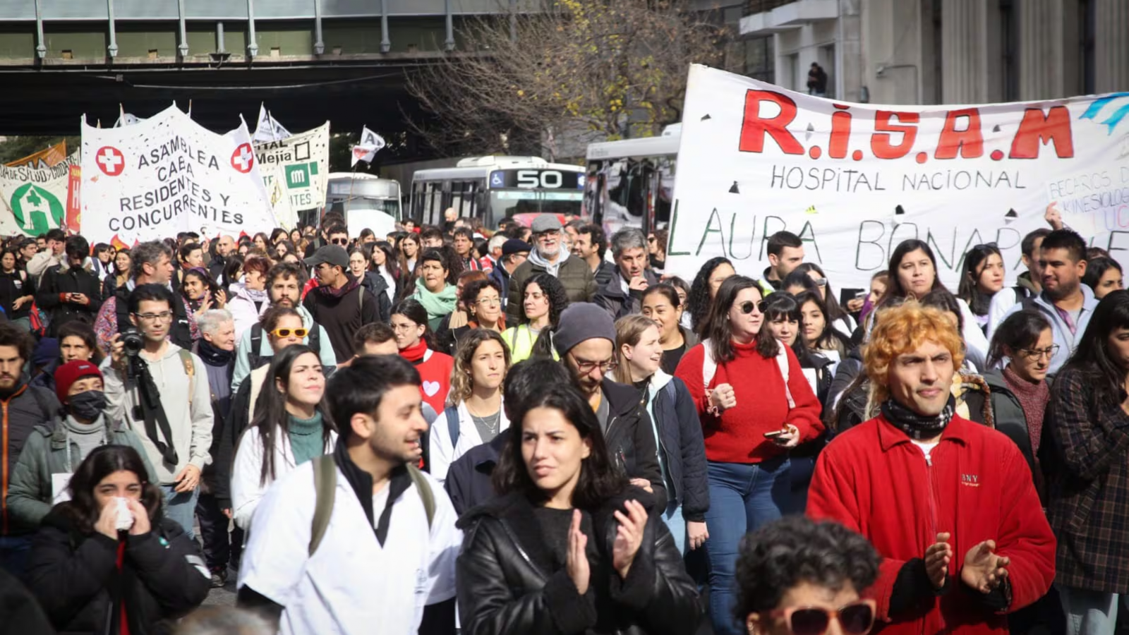 "No llego a fin de mes, al día 10 cobré y no me queda más plata": la realidad de los trabajadores del Garrahan