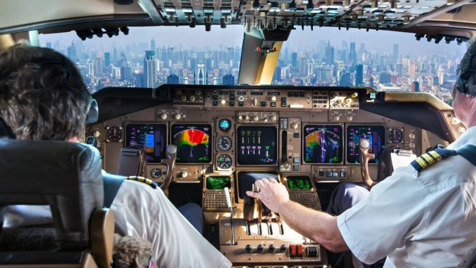 Modifican las condiciones de trabajo de los pilotos y tripulantes de cabina